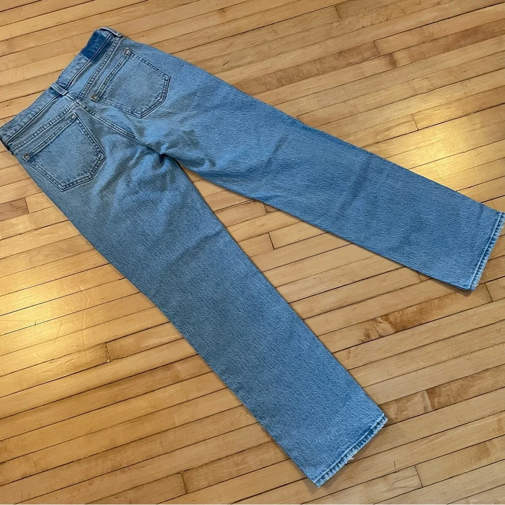 ABERCROMBIE & FITCH NWT The 90's Straight Mid Rise Jeans Medium Wash 25 Regular